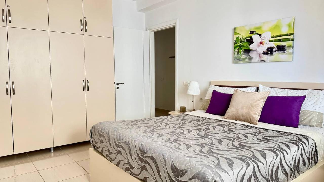 White Coast Apartment Sarande Bagian luar foto