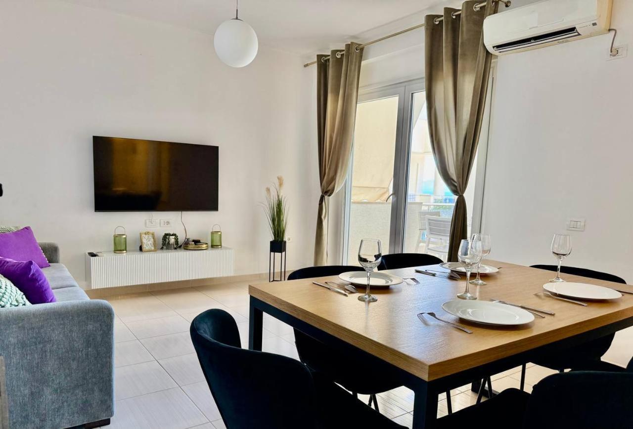 White Coast Apartment Sarande Bagian luar foto