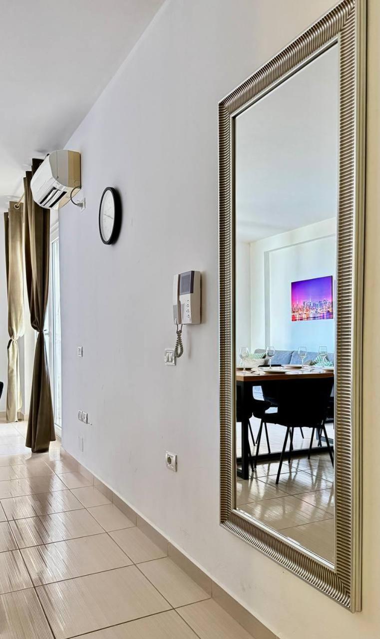 White Coast Apartment Sarande Bagian luar foto