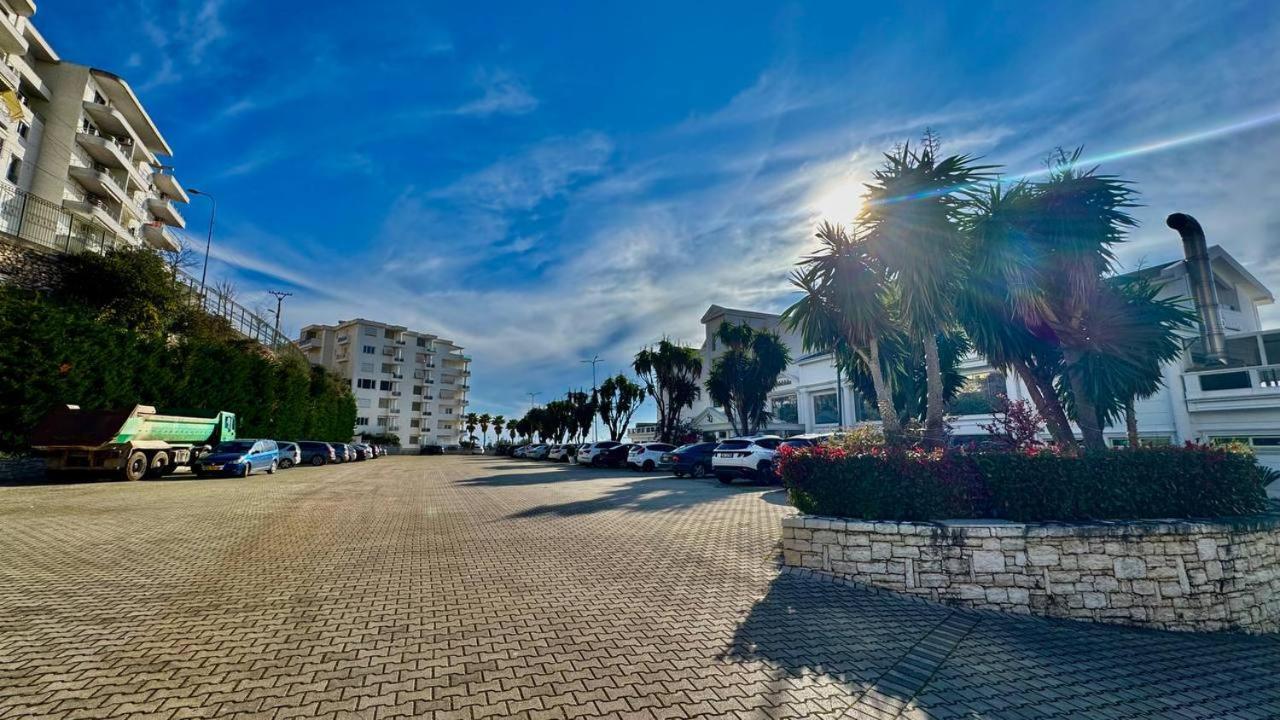 White Coast Apartment Sarande Bagian luar foto